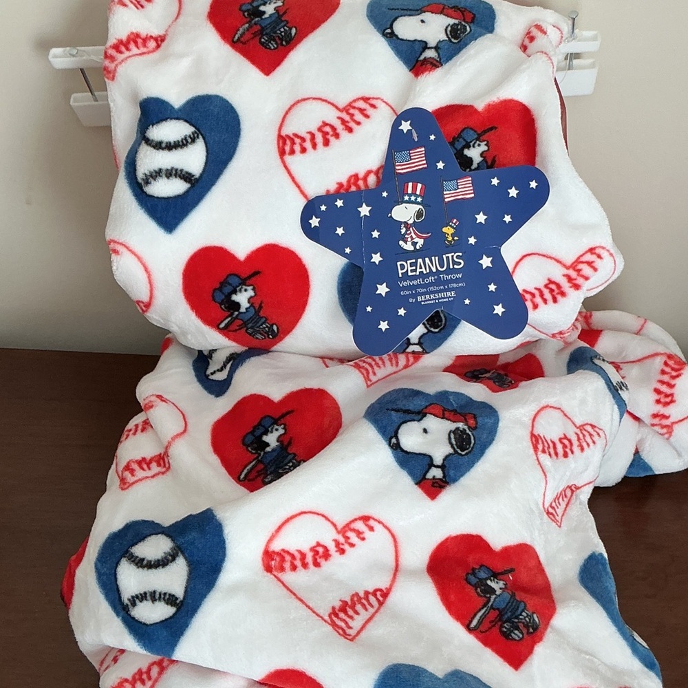 Peanuts Snoopy Baseball X-Long Red, White and Blue Baseball Blanket